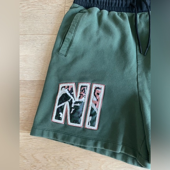 Nike Women’s Sweatshort - Picture 3 of 7